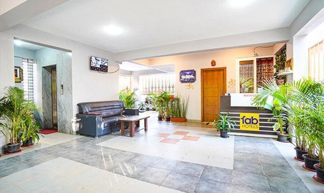 Hotel Sunroof Suites Бангалор Екстериор снимка